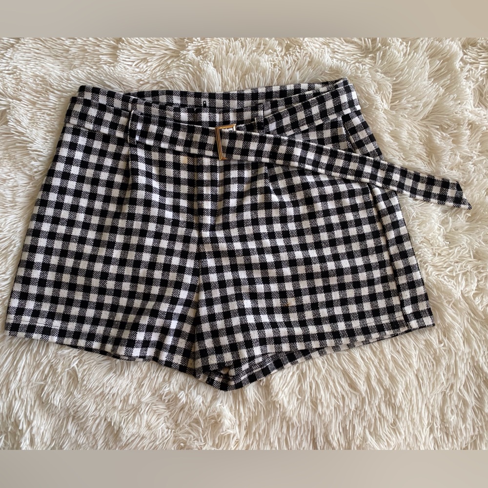 High-waisted belted shorts